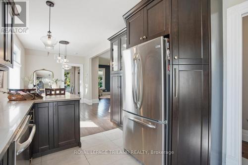 574 Princess Avenue, London East (East F), ON - Indoor Photo Showing Kitchen With Stainless Steel Kitchen