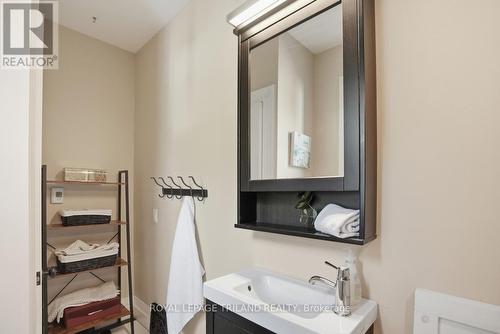 574 Princess Avenue, London East (East F), ON - Indoor Photo Showing Bathroom