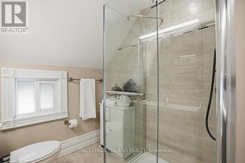 574 Princess Avenue, London East (East F), ON - Indoor Photo Showing Bathroom