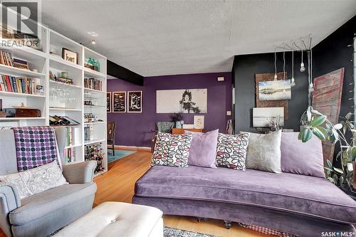 635 4Th Street E, Saskatoon, SK - Indoor Photo Showing Living Room