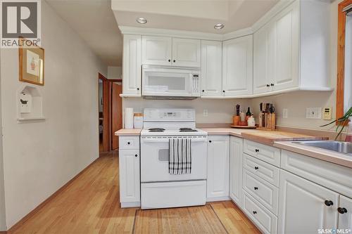 635 4Th Street E, Saskatoon, SK - Indoor Photo Showing Kitchen