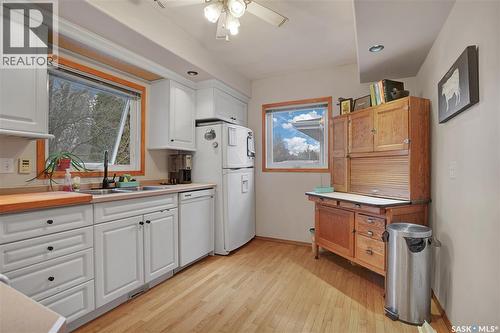 635 4Th Street E, Saskatoon, SK - Indoor Photo Showing Kitchen