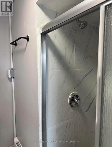 Washroom - 477 Melvin Avenue, Hamilton, ON - Indoor Photo Showing Bathroom