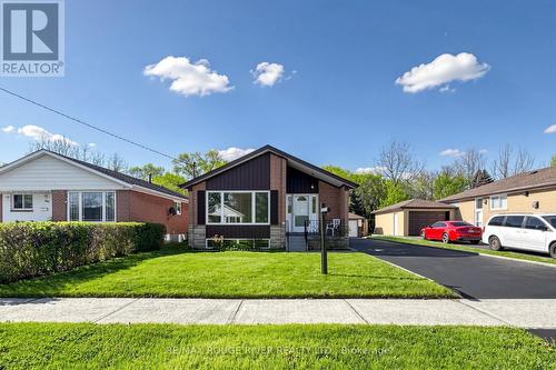 102 TAYSHAM CRESCENT  Toronto, ON M9V 1X3