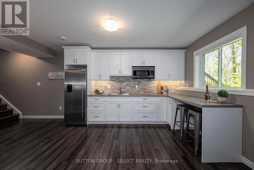 59 Orchard Street, London South (South E), ON - Indoor Photo Showing Kitchen With Upgraded Kitchen
