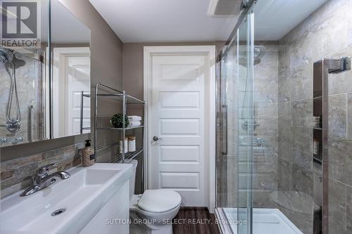 59 Orchard Street, London South (South E), ON - Indoor Photo Showing Bathroom