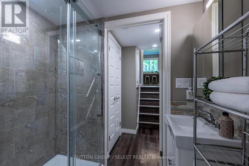 59 Orchard Street, London South (South E), ON - Indoor Photo Showing Bathroom