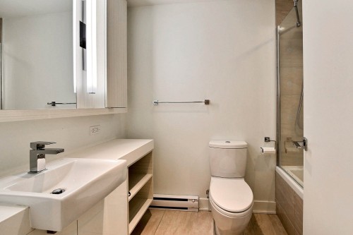 Bathroom - 2707-1050 Rue Drummond, Montréal (Ville-Marie), QC - Indoor Photo Showing Bathroom