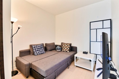 Den - 2707-1050 Rue Drummond, Montréal (Ville-Marie), QC - Indoor