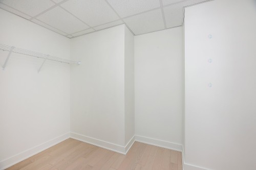 Closet - 2109-60 Rue De L'Éclipse, Brossard, QC - Indoor