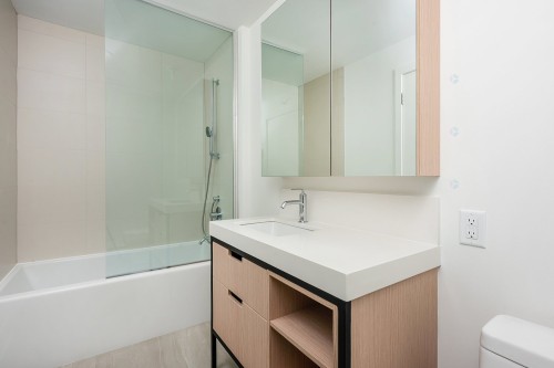 Bathroom - 2109-60 Rue De L'Éclipse, Brossard, QC - Indoor Photo Showing Bathroom