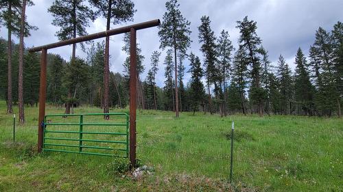 1 Highway 93, Grasmere, BC 