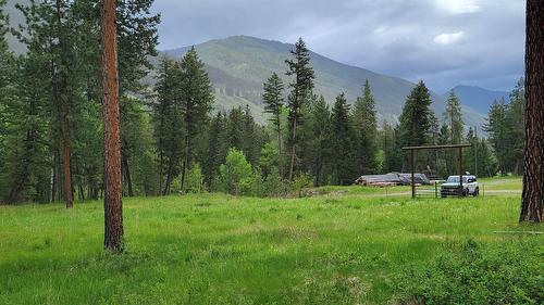 1 Highway 93, Grasmere, BC 