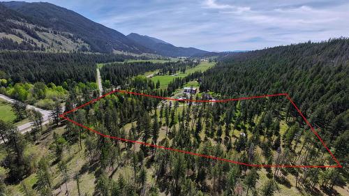 1 Highway 93, Grasmere, BC 