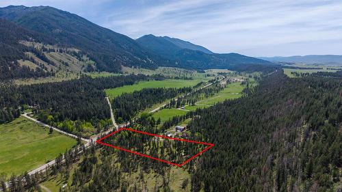 1 Highway 93, Grasmere, BC 