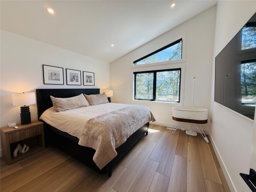 1853 Pine Ridge Mountain Trail, Invermere, BC - Indoor Photo Showing Bedroom