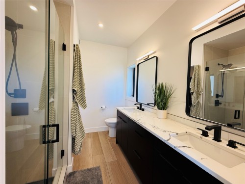 1853 Pine Ridge Mountain Trail, Invermere, BC - Indoor Photo Showing Bathroom