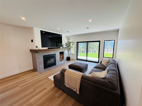 1853 Pine Ridge Mountain Trail, Invermere, BC - Indoor Photo Showing Living Room With Fireplace