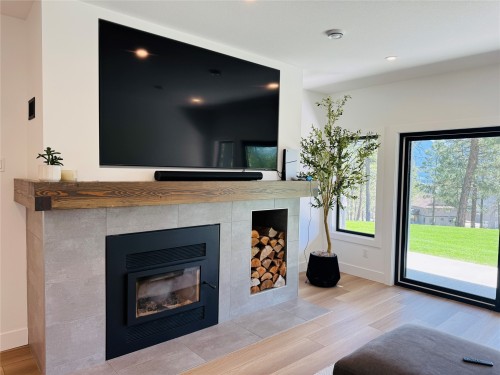 1853 Pine Ridge Mountain Trail, Invermere, BC - Indoor Photo Showing Living Room With Fireplace