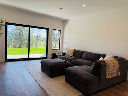 1853 Pine Ridge Mountain Trail, Invermere, BC - Indoor Photo Showing Living Room