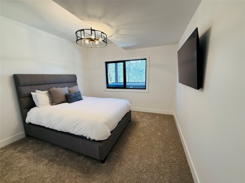 1853 Pine Ridge Mountain Trail, Invermere, BC - Indoor Photo Showing Bedroom
