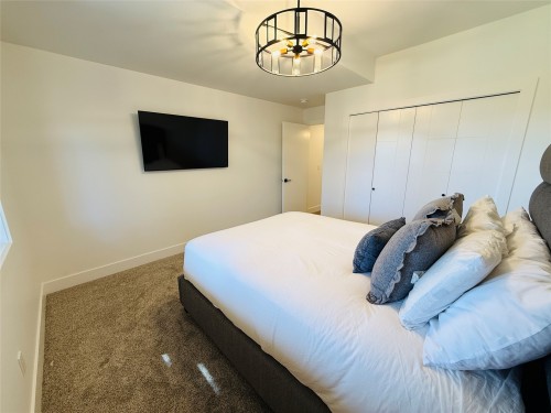 1853 Pine Ridge Mountain Trail, Invermere, BC - Indoor Photo Showing Bedroom