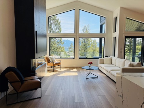 1853 Pine Ridge Mountain Trail, Invermere, BC - Indoor Photo Showing Living Room