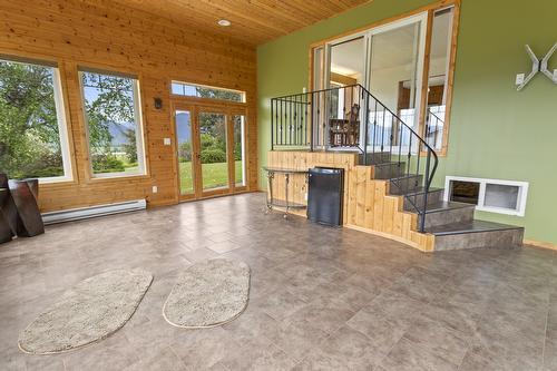 425 Ash Road, Creston, BC - Indoor Photo Showing Other Room