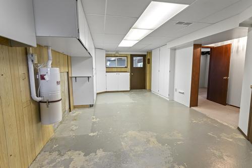 425 Ash Road, Creston, BC - Indoor Photo Showing Basement