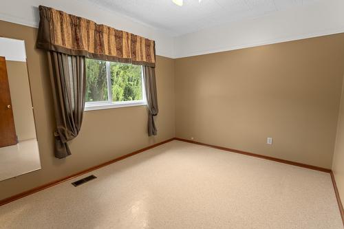425 Ash Road, Creston, BC - Indoor Photo Showing Other Room