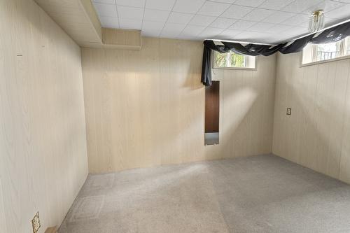 425 Ash Road, Creston, BC - Indoor Photo Showing Basement