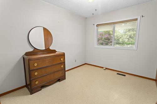 425 Ash Road, Creston, BC - Indoor Photo Showing Other Room