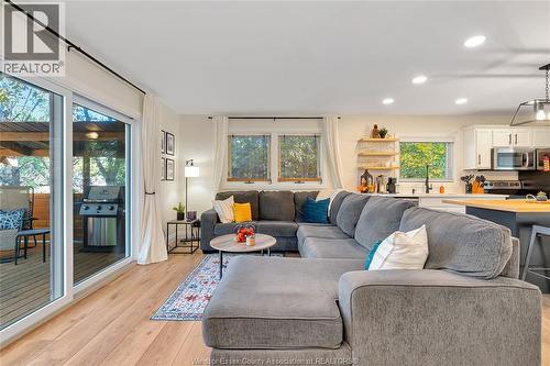 255 Edward Road, Lakeshore, ON - Indoor Photo Showing Living Room