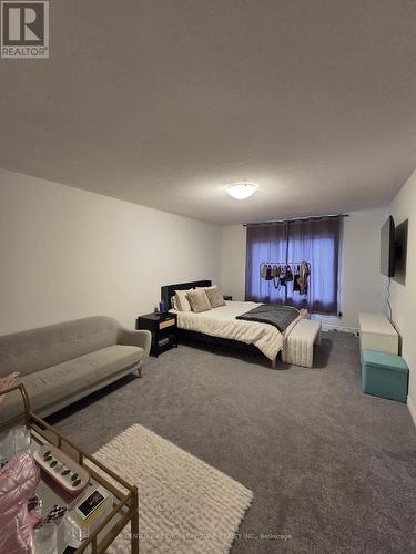 258 Okanagan Path, Oshawa, ON - Indoor Photo Showing Bedroom