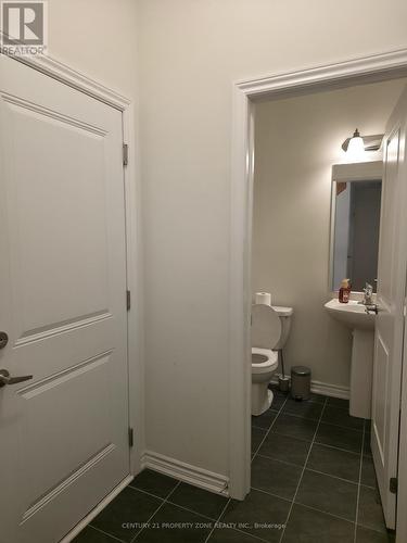 258 Okanagan Path, Oshawa, ON - Indoor Photo Showing Bathroom