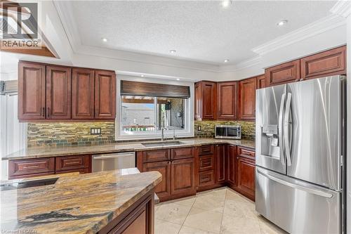 667 Burnett Avenue, Cambridge, ON - Indoor Photo Showing Kitchen