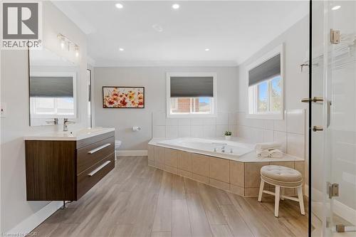 667 Burnett Avenue, Cambridge, ON - Indoor Photo Showing Bathroom