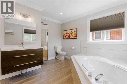 667 Burnett Avenue, Cambridge, ON - Indoor Photo Showing Bathroom