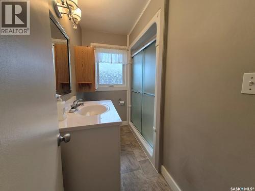 203 4Th Avenue S, Yorkton, SK - Indoor Photo Showing Bathroom