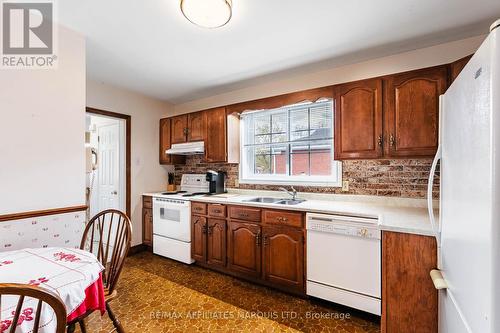 1009 Leonard Avenue, Cornwall, ON - Indoor Photo Showing Kitchen With Double Sink