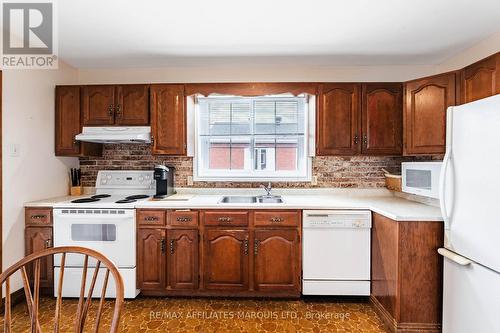 1009 Leonard Avenue, Cornwall, ON - Indoor Photo Showing Kitchen