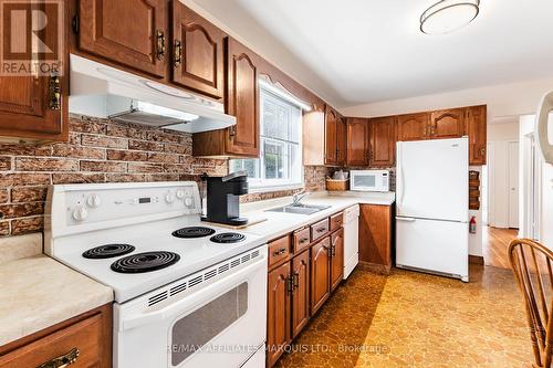 1009 Leonard Avenue, Cornwall, ON - Indoor Photo Showing Kitchen