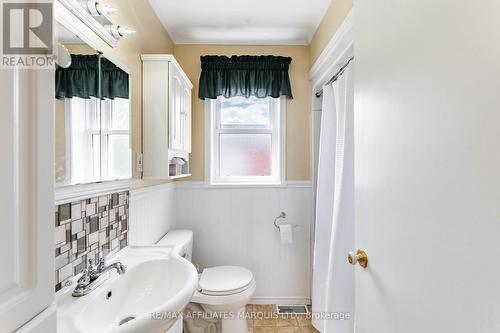1009 Leonard Avenue, Cornwall, ON - Indoor Photo Showing Bathroom