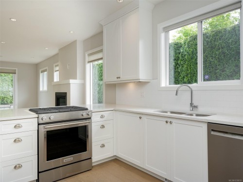 4-10490 Resthaven Dr, Sidney, BC 