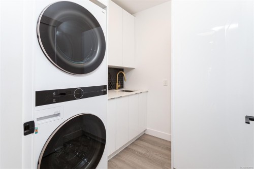 1102-1010 View St, Victoria, BC - Indoor Photo Showing Laundry Room