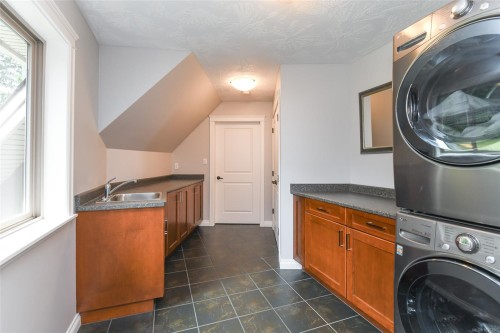 1331 Hudson Rd, Comox, BC 
