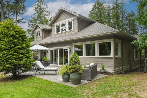 1331 Hudson Rd, Comox, BC 