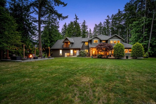 1331 Hudson Rd, Comox, BC 