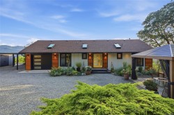 2399 Chain Way  Nanoose Bay, BC V9P 9G2