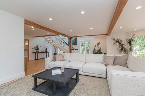 4906 Cordova Bay Rd, Saanich, BC 